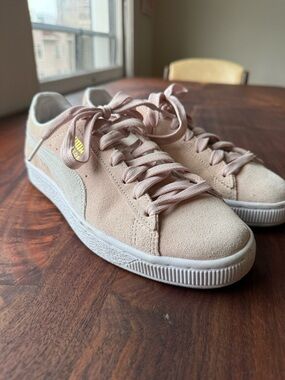 Puma Classic Suede Women's Sneakers in Light Blush Pink and White